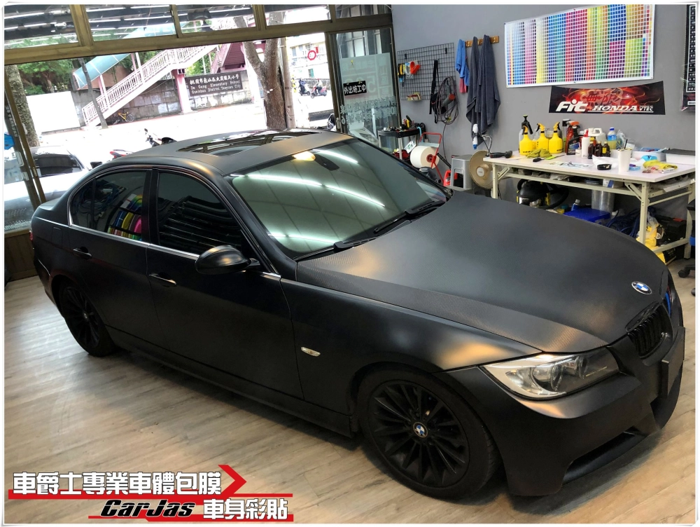 BMW E90 325i 全車消光黑、3D黑卡夢改色包膜