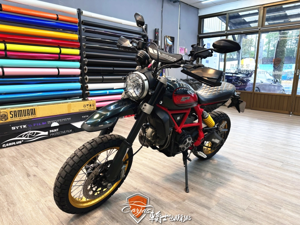 DUCATI SCRAMBLER 油箱、前後土除星鑽祖母綠改色包膜