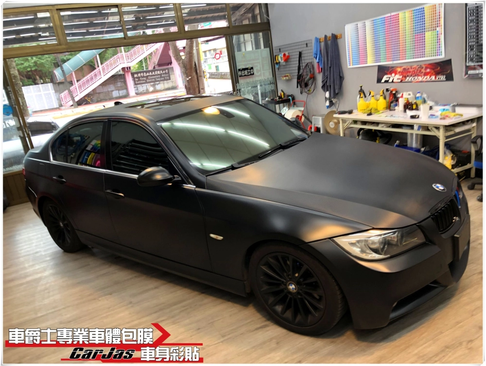 BMW E90 325i 全車消光黑、3D黑卡夢改色包膜