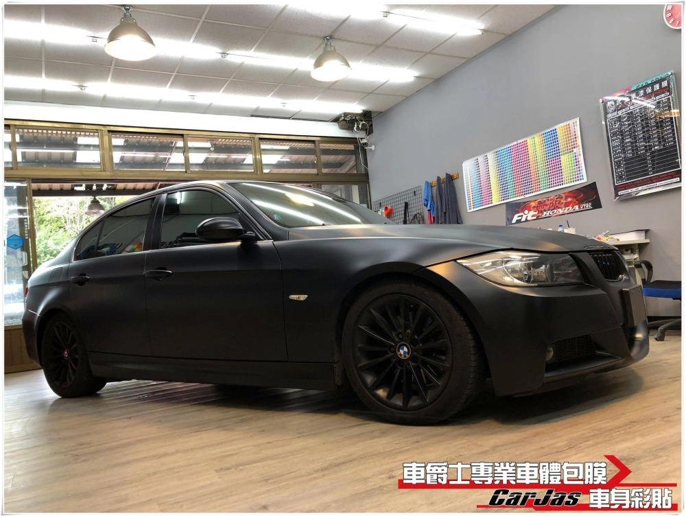 BMW E90 325i 全車消光黑、3D黑卡夢改色包膜