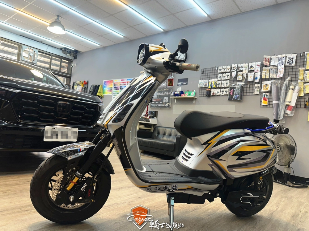 微型電動車 ALPHA 2.0 客製化車身彩貼