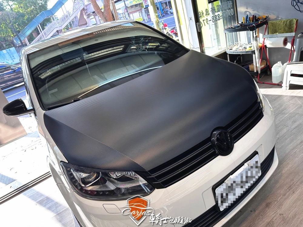 VOLKSWAGEN TOURAN 引擎蓋3D黑卡夢改色包膜