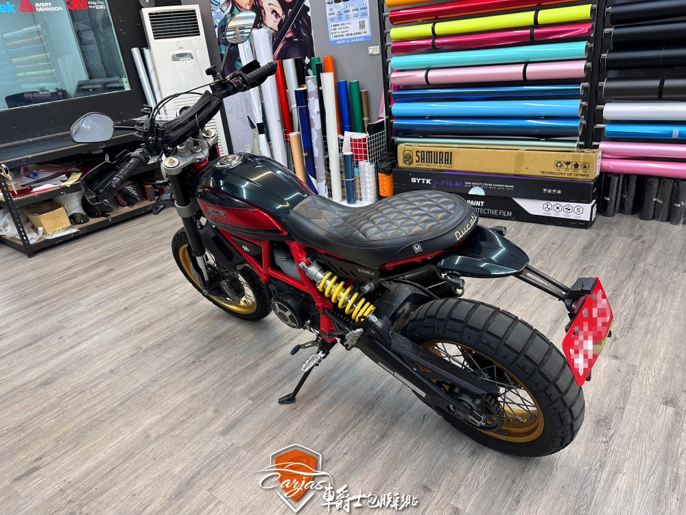 DUCATI SCRAMBLER 油箱、前後土除星鑽祖母綠改色包膜