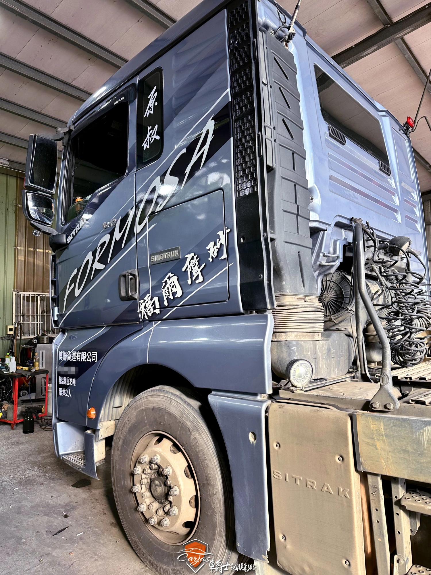 SITRAK 35噸重卡車頭車身彩貼&鍍鉻飾條3D黑卡夢改色包膜