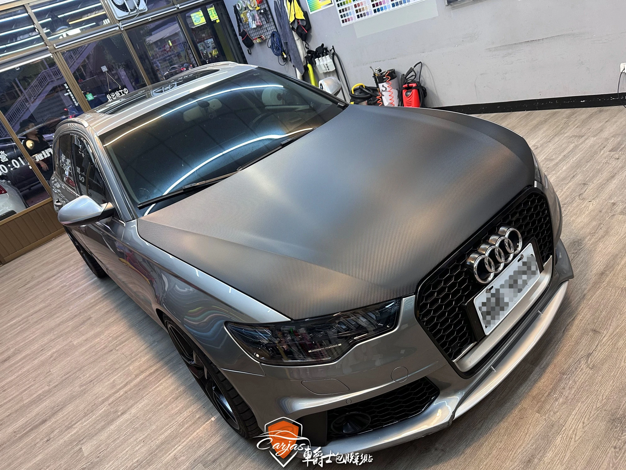 AUDI A6 引擎蓋、前保飾蓋3D黑卡夢改色包膜