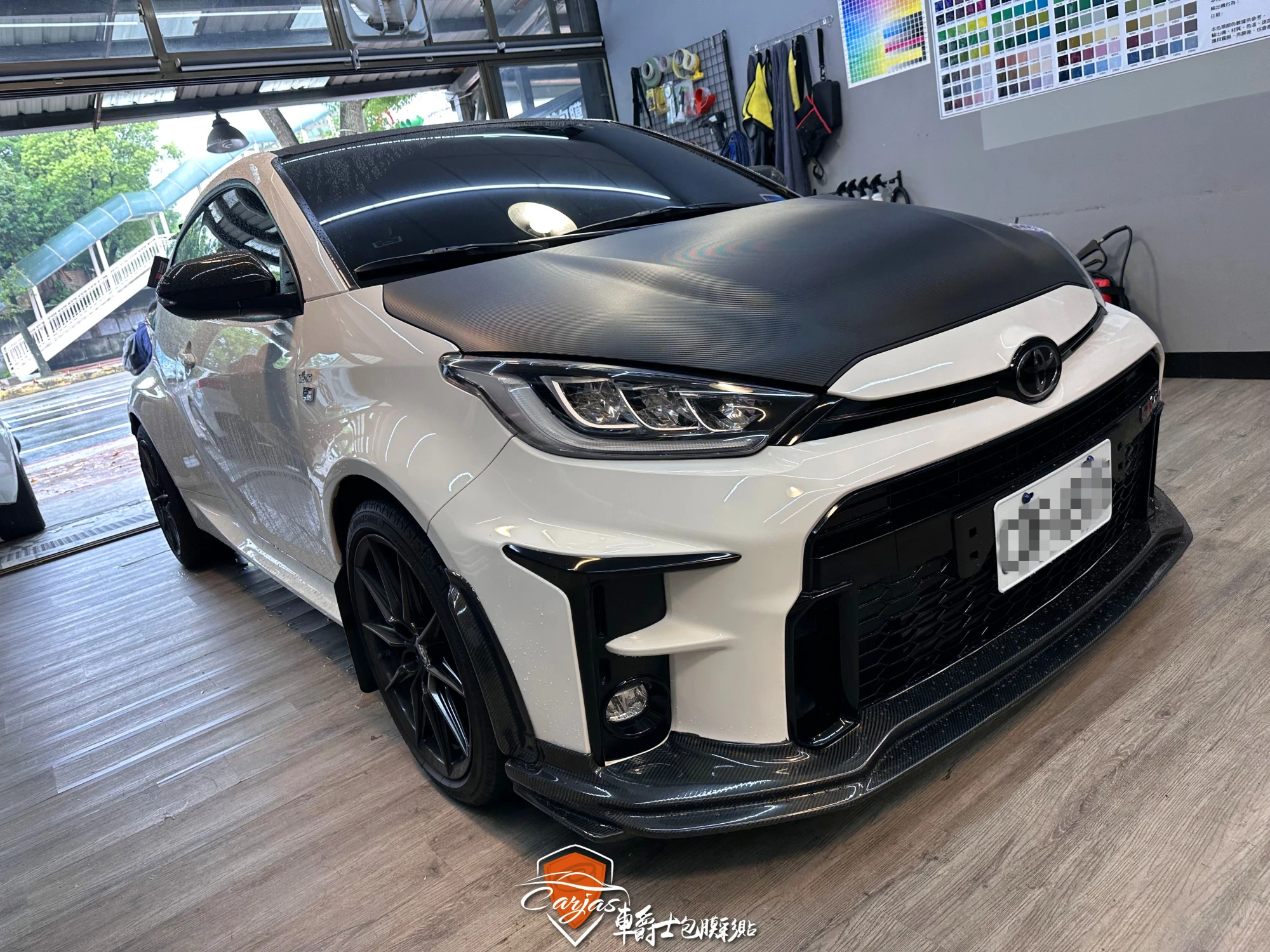 TOYOTA GR YARIS 引擎蓋3D黑卡夢改色包膜