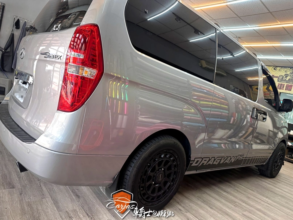 HYUNDAI STAREX 客製化運動線條車門彩貼