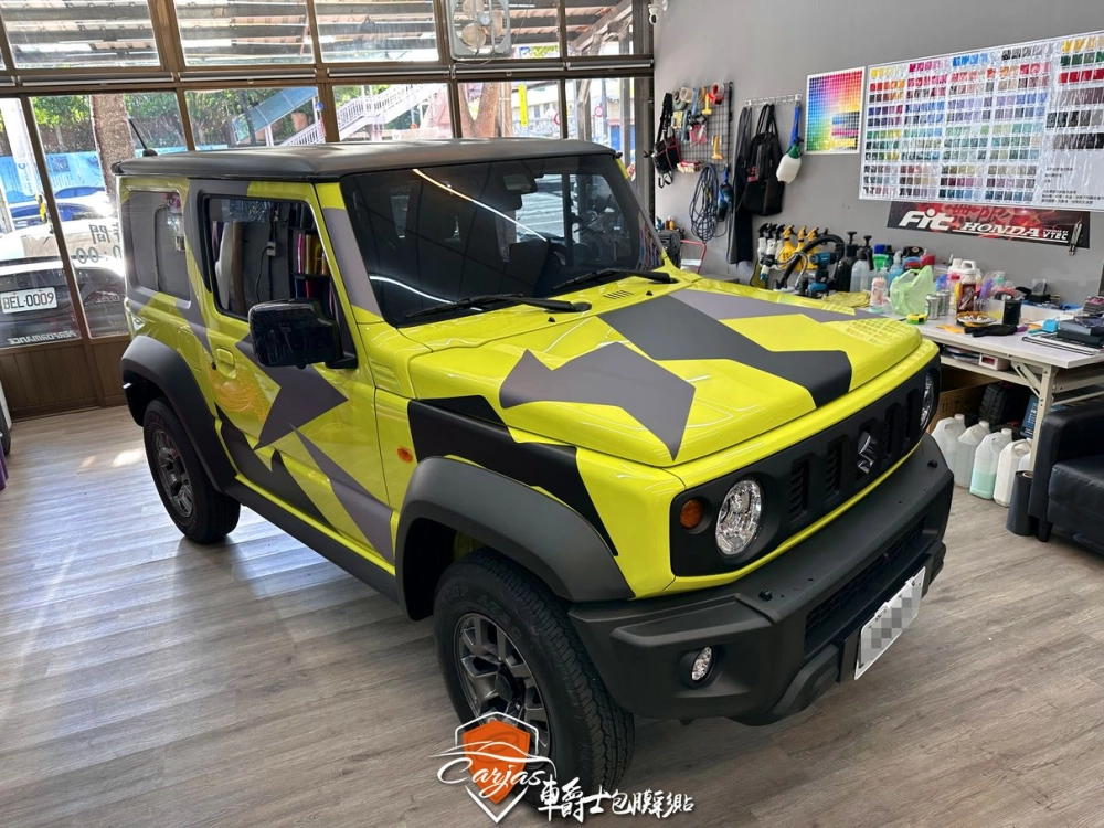 SUZUKI JIMNY 3M黑卡夢車頂貼膜、客製化迷彩塗裝車身彩貼