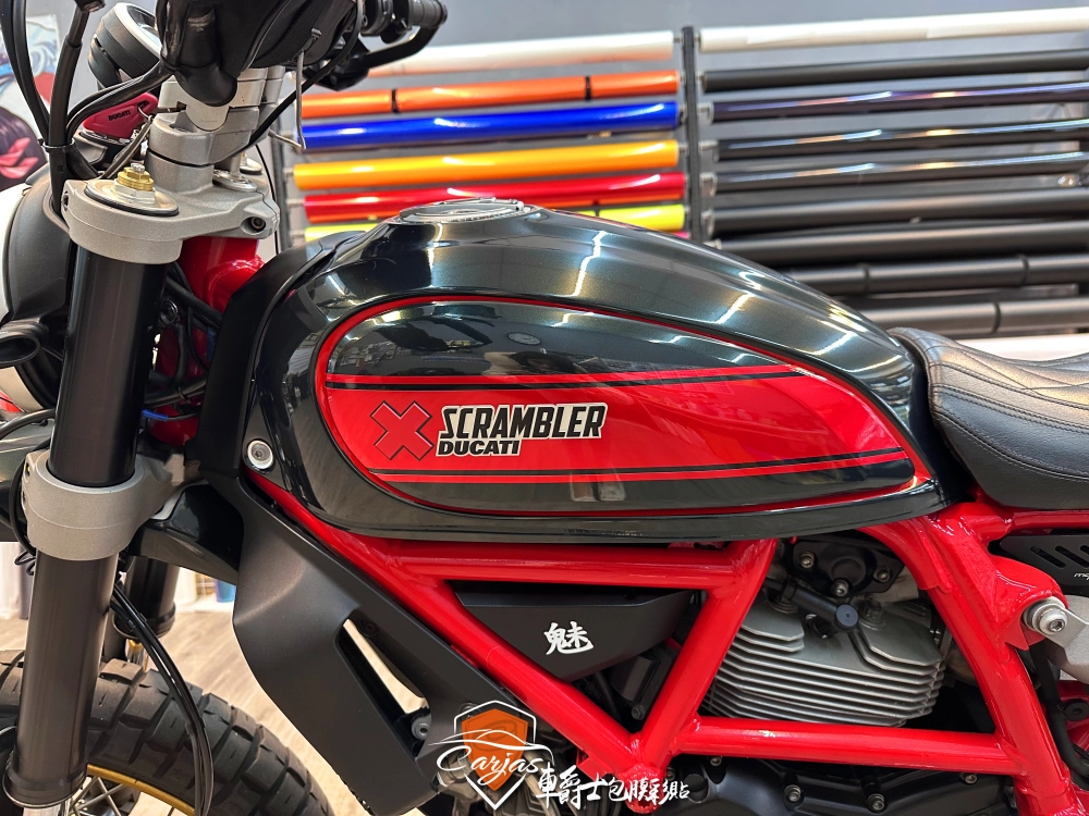 DUCATI SCRAMBLER 油箱、前後土除星鑽祖母綠改色包膜
