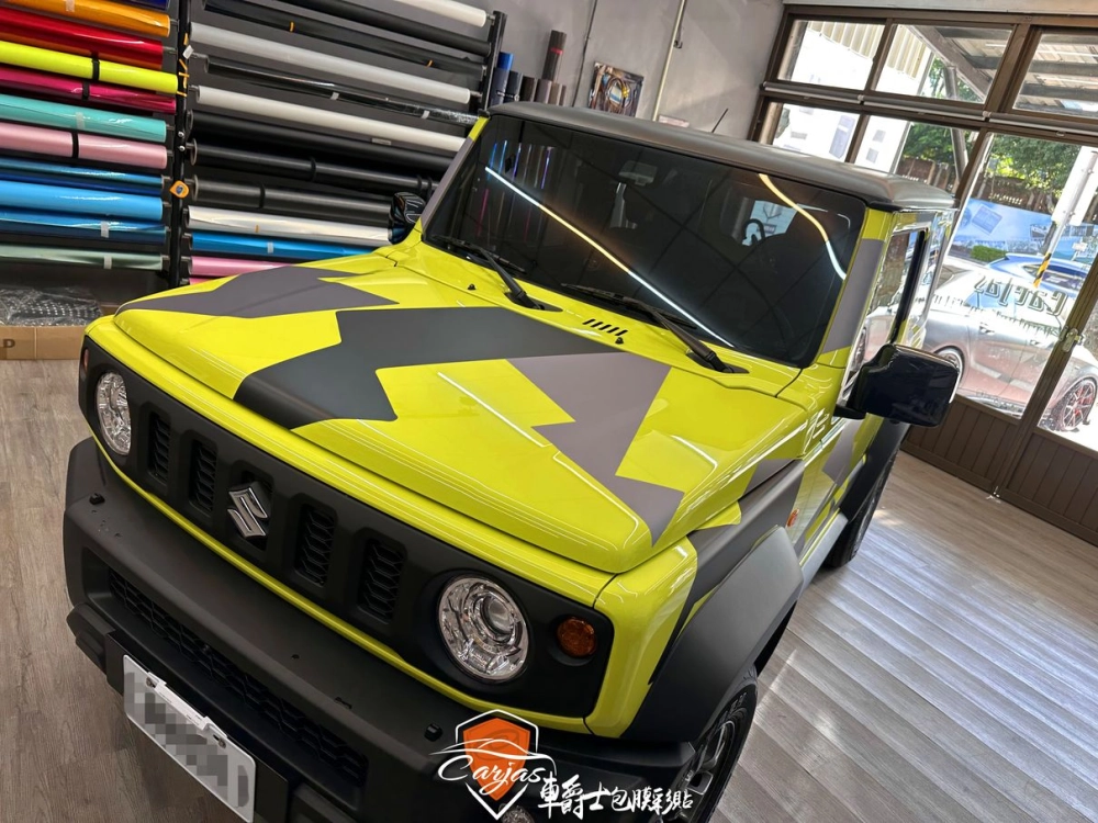 SUZUKI JIMNY 3M黑卡夢車頂貼膜、客製化迷彩塗裝車身彩貼