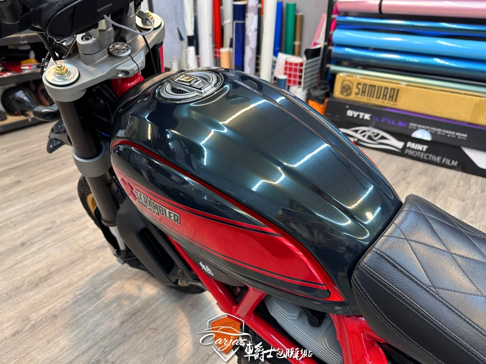 DUCATI SCRAMBLER 油箱、前後土除星鑽祖母綠改色包膜