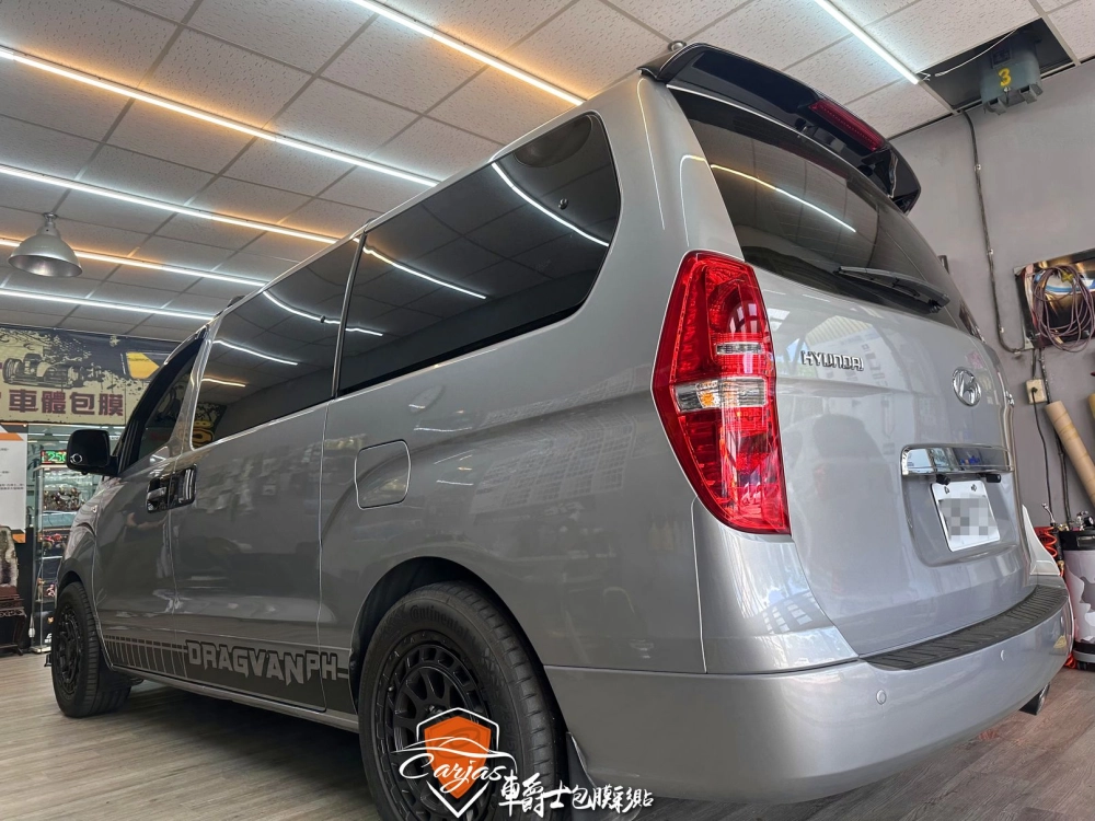 HYUNDAI STAREX 客製化運動線條車門彩貼