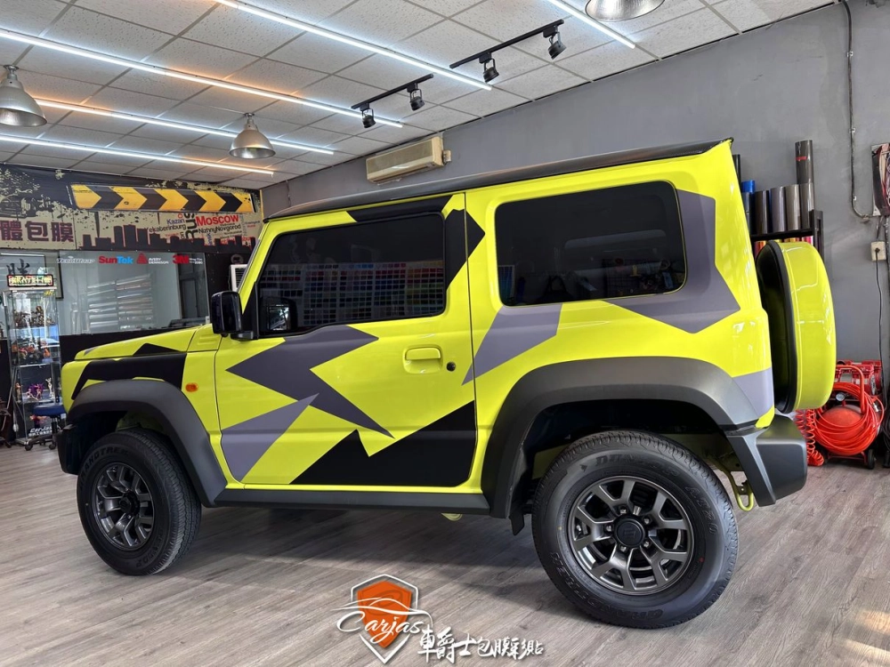 SUZUKI JIMNY 3M黑卡夢車頂貼膜、客製化迷彩塗裝車身彩貼