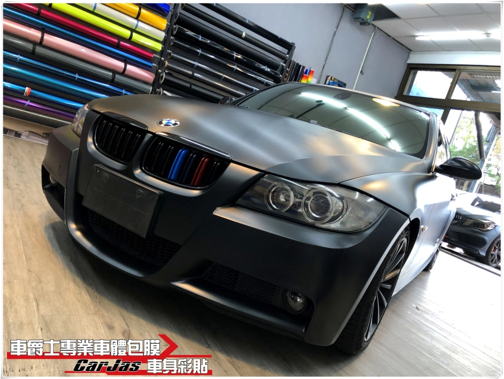 BMW E90 325i 全車消光黑、3D黑卡夢改色包膜