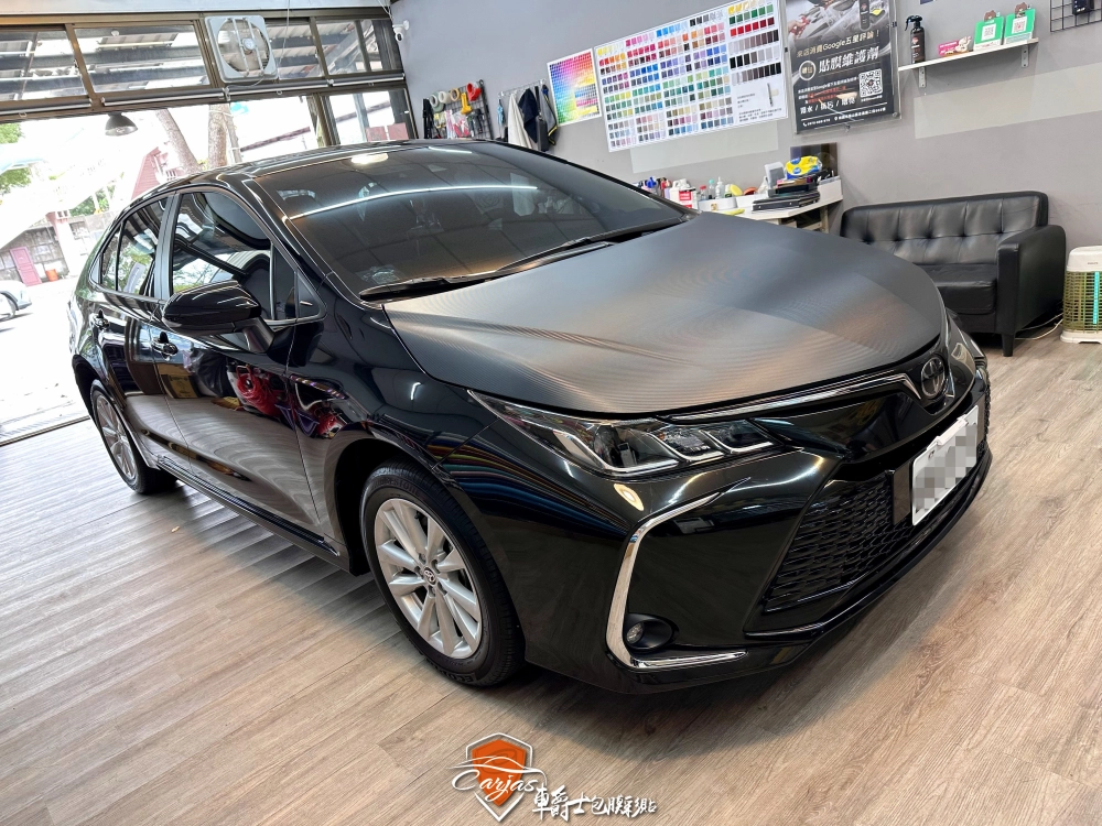 TOYOTA ALTIS 引擎蓋3D黑卡夢改色包膜