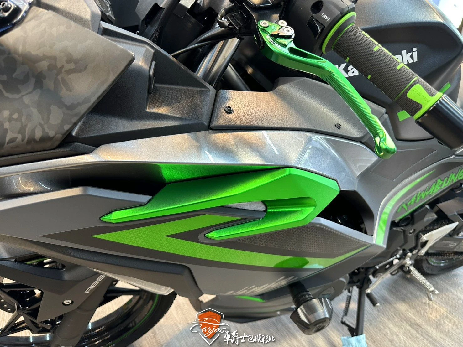 KAWASAKI NINJA 500 客製化類廠車競技車身彩貼