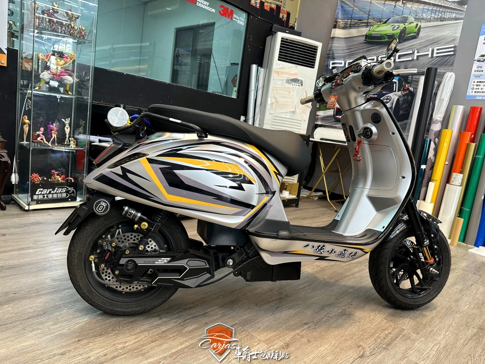 微型電動車 ALPHA 2.0 客製化車身彩貼