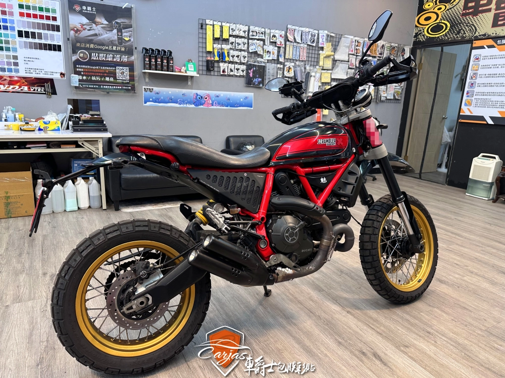 DUCATI SCRAMBLER 油箱、前後土除星鑽祖母綠改色包膜