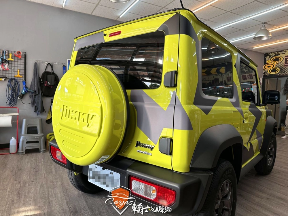 SUZUKI JIMNY 3M黑卡夢車頂貼膜、客製化迷彩塗裝車身彩貼