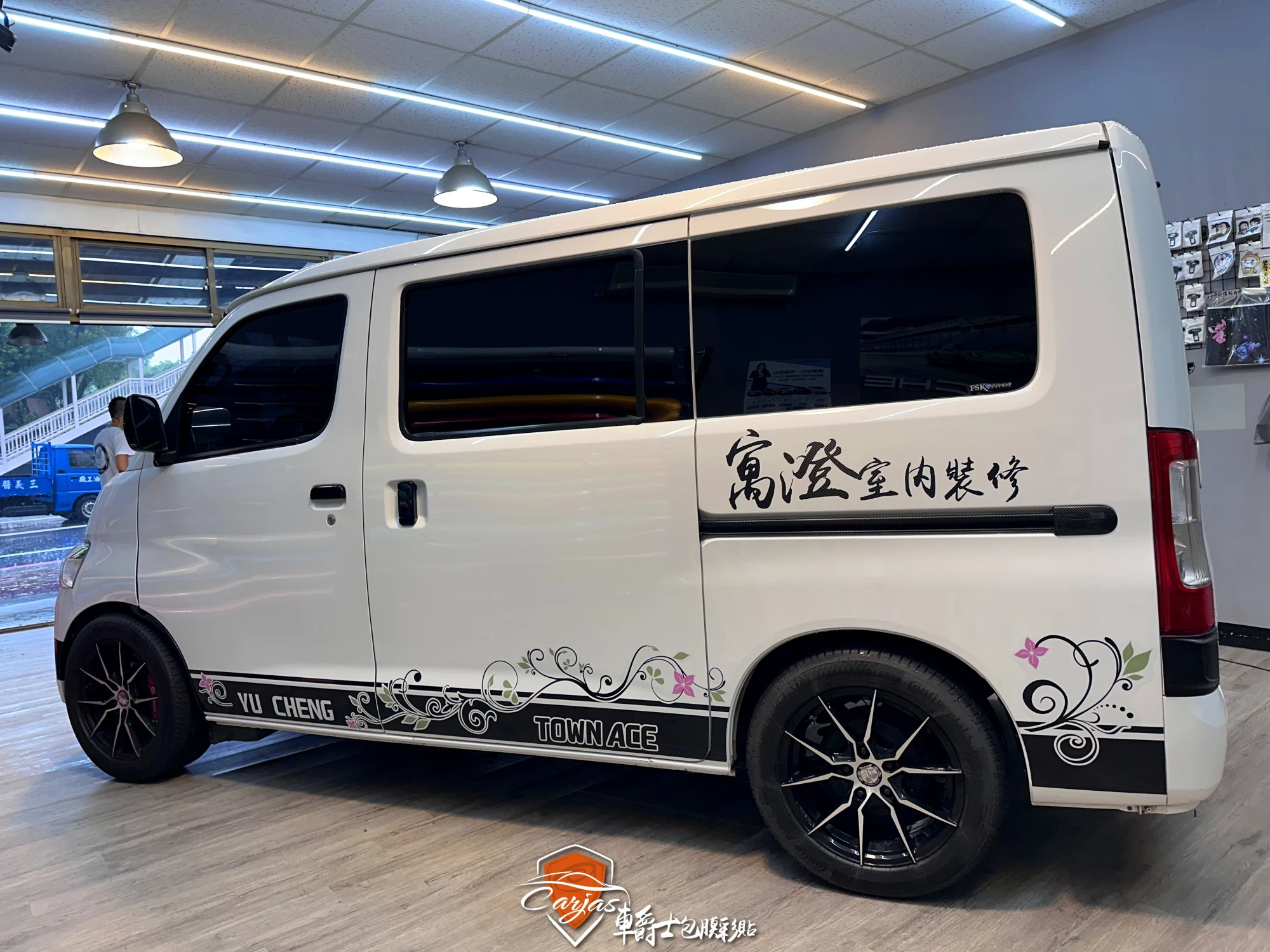 TOYOTA TOWN ACE 客製化車身線條彩貼