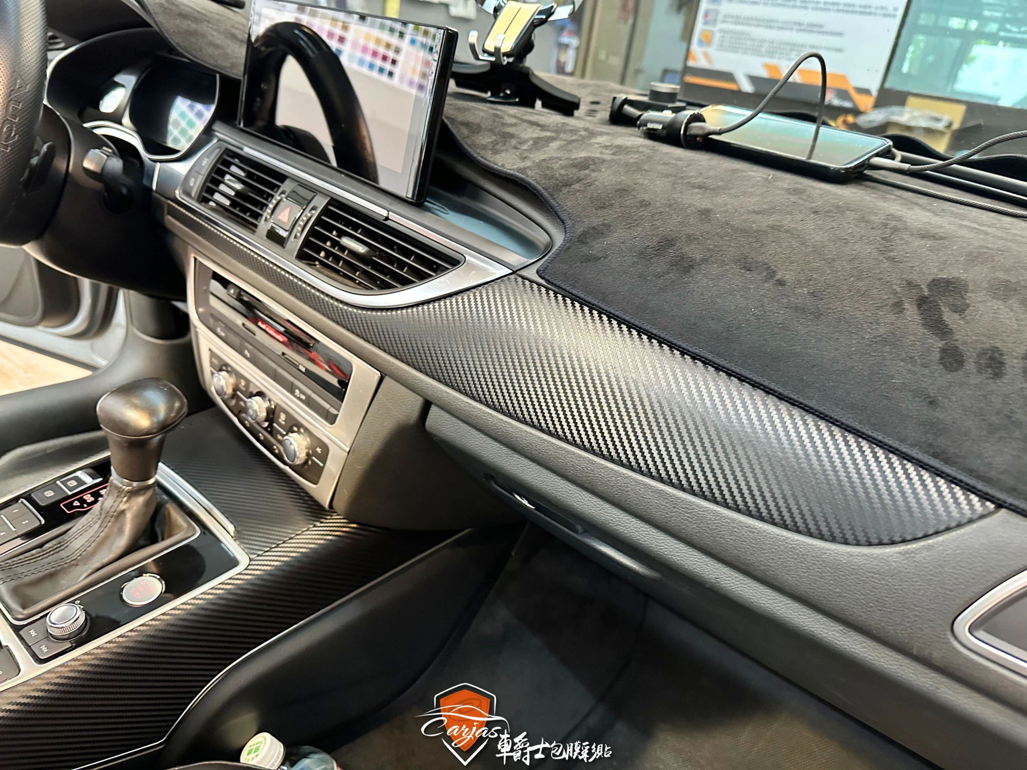 AUDI A6 內裝飾板3D黑卡夢改色貼膜