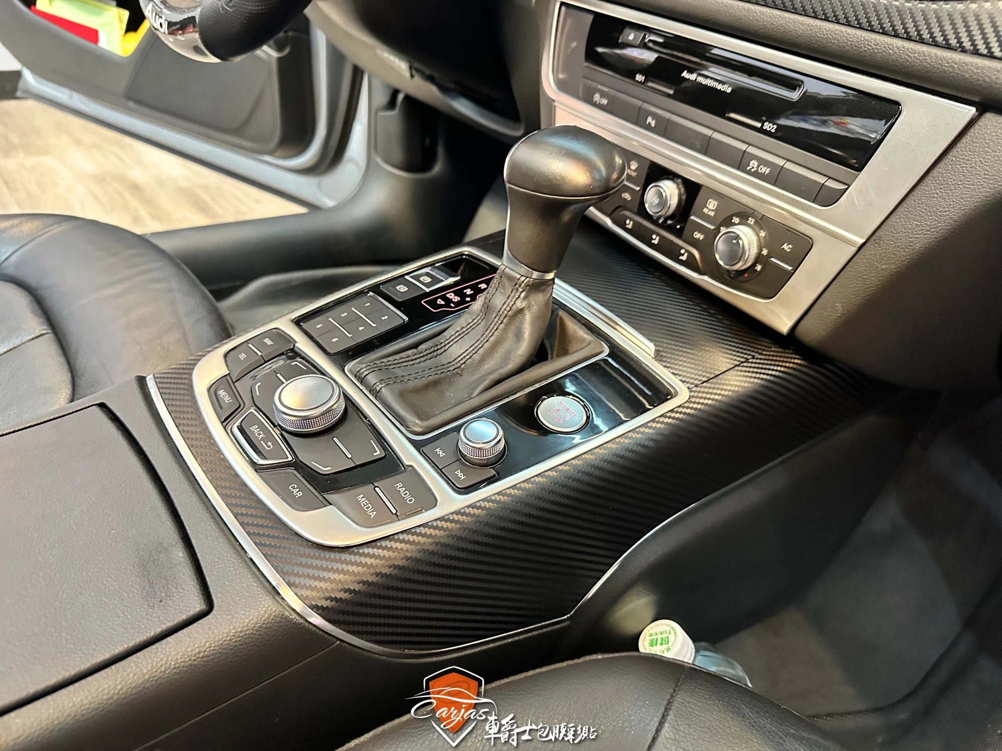AUDI A6 內裝飾板3D黑卡夢改色貼膜