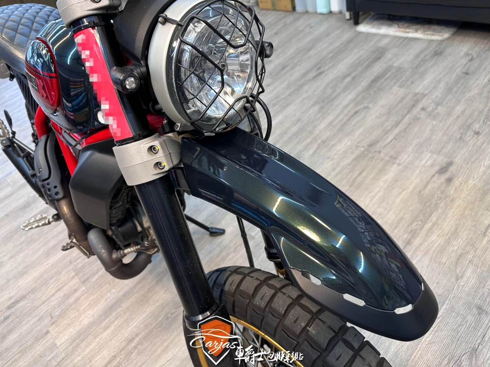 DUCATI SCRAMBLER 油箱、前後土除星鑽祖母綠改色包膜