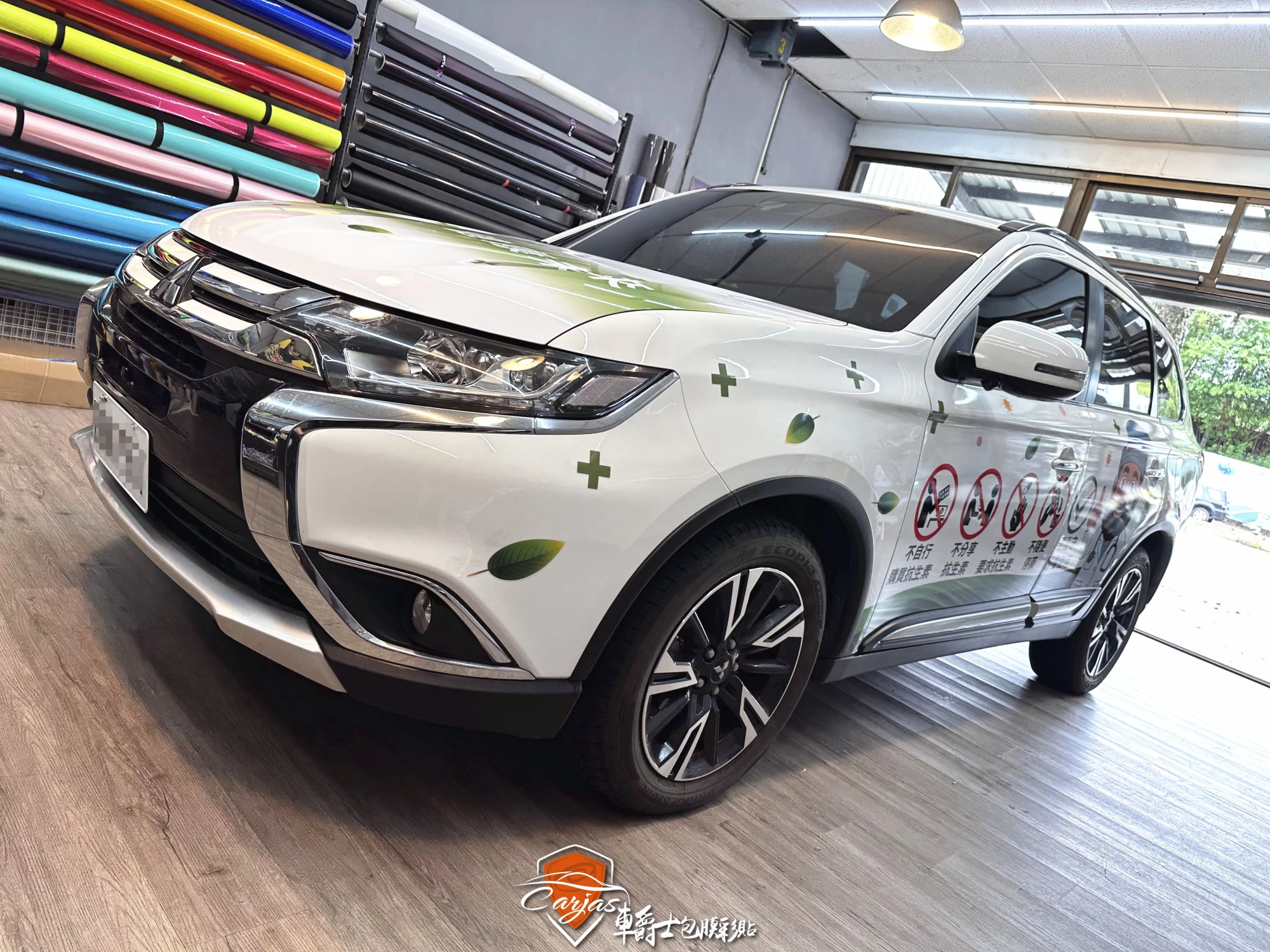 MITSUBISHI OUTLANDER 廣告形象車體廣告車身彩貼設計