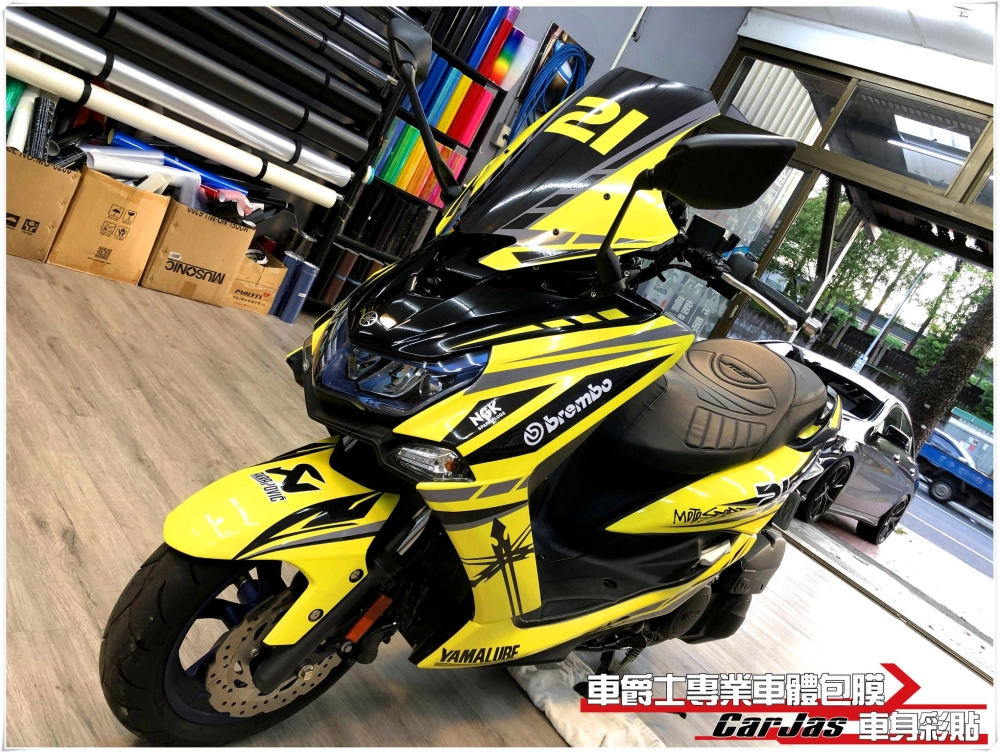 YAMAHA SMAX 客製化仿賽車身彩貼設計