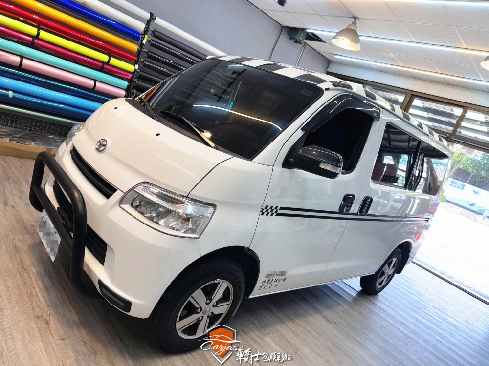 TOYOTA TOWN ACE 客製化車頂賽車旗格車頂彩貼&車身腰線彩貼