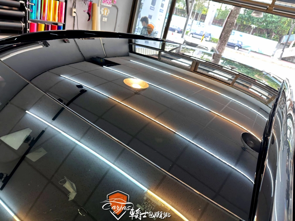 BENZ E-class 類全景天窗亮黑車頂貼膜