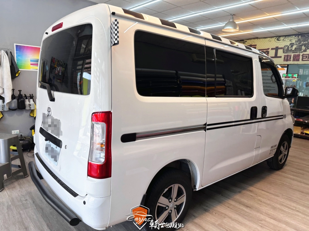 TOYOTA TOWN ACE 客製化車頂賽車旗格車頂彩貼&車身腰線彩貼