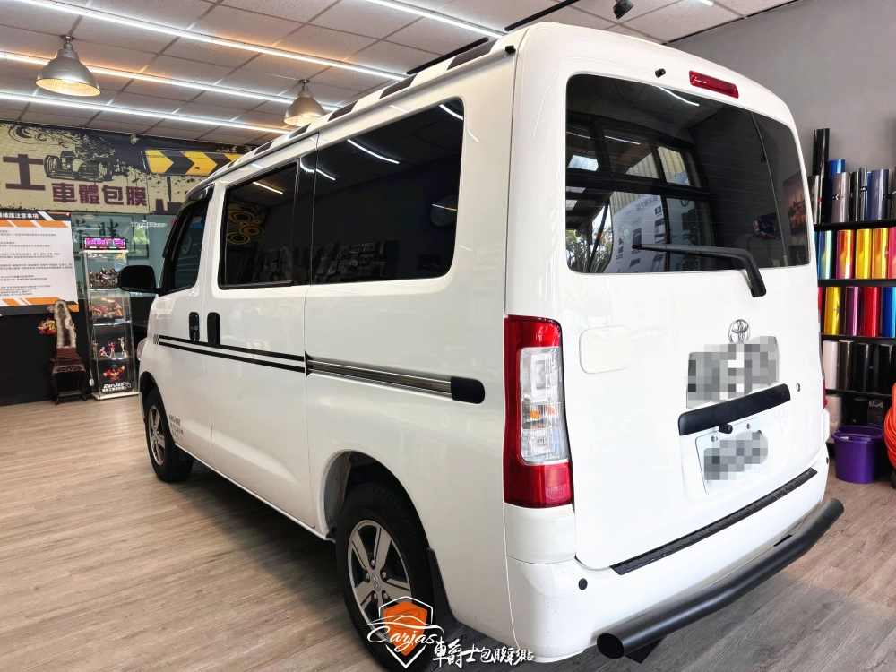 TOYOTA TOWN ACE 客製化車頂賽車旗格車頂彩貼&車身腰線彩貼