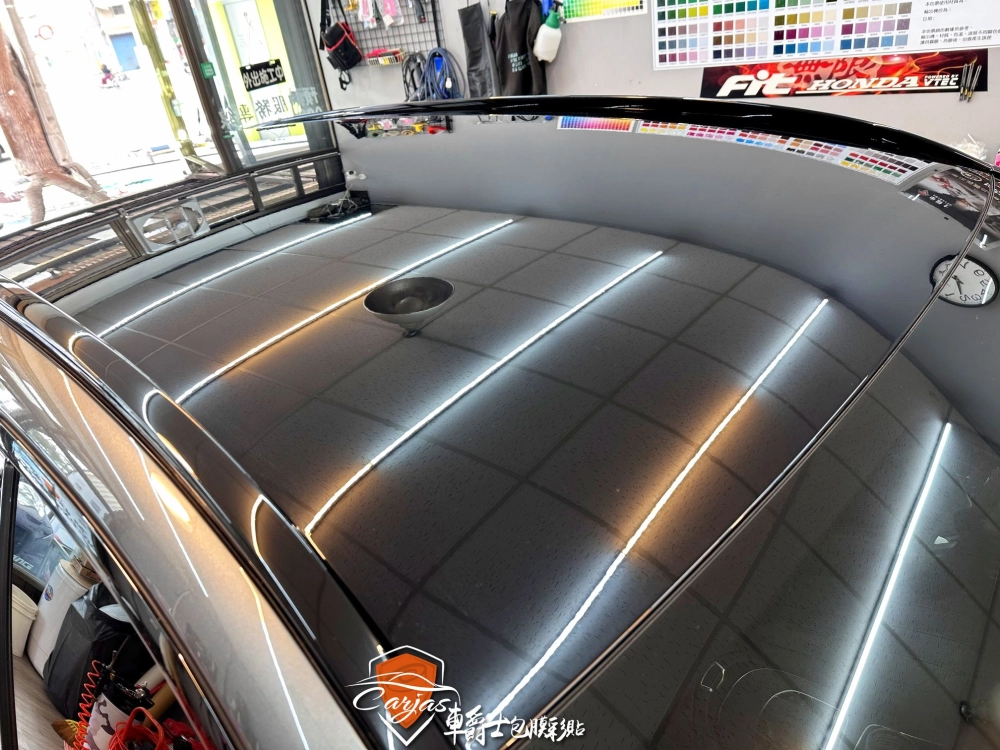 BENZ E-class 類全景天窗亮黑車頂貼膜