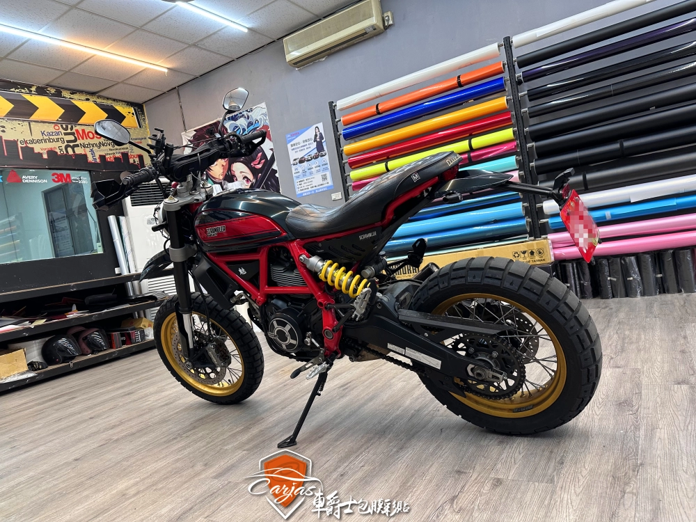 DUCATI SCRAMBLER 油箱、前後土除星鑽祖母綠改色包膜