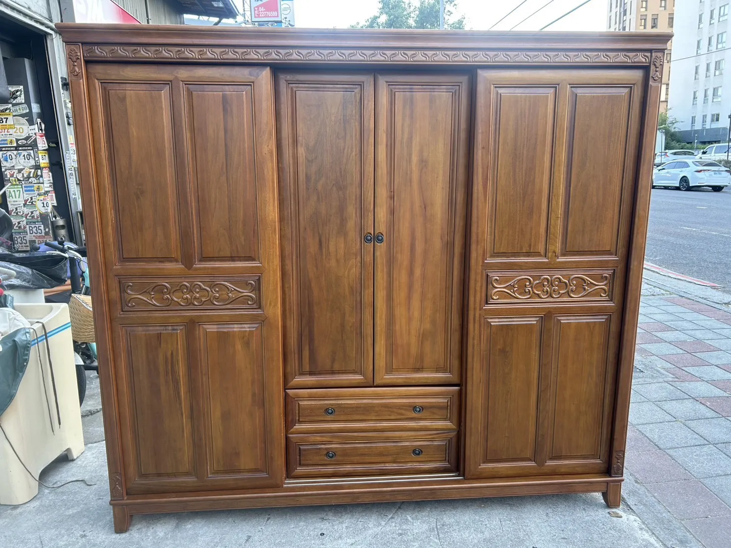 樟木八尺推門衣櫃＄16800