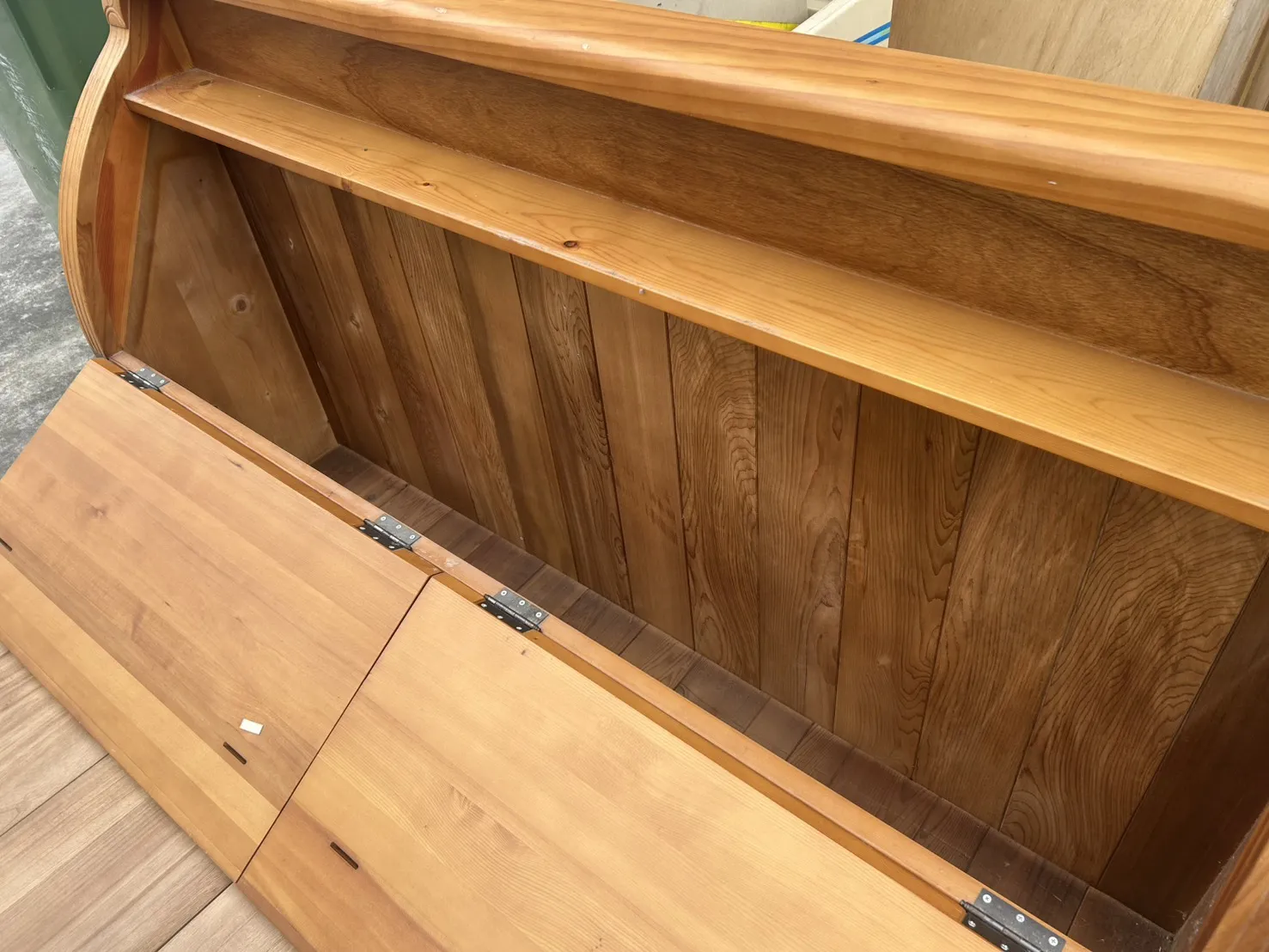 肖楠木六尺床架＄12800