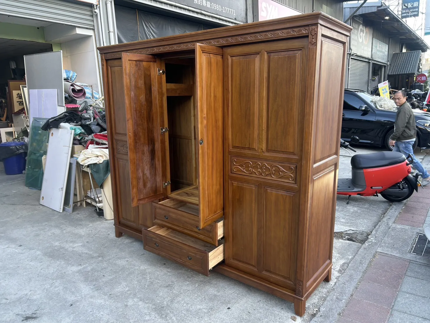 樟木八尺推門衣櫃＄16800