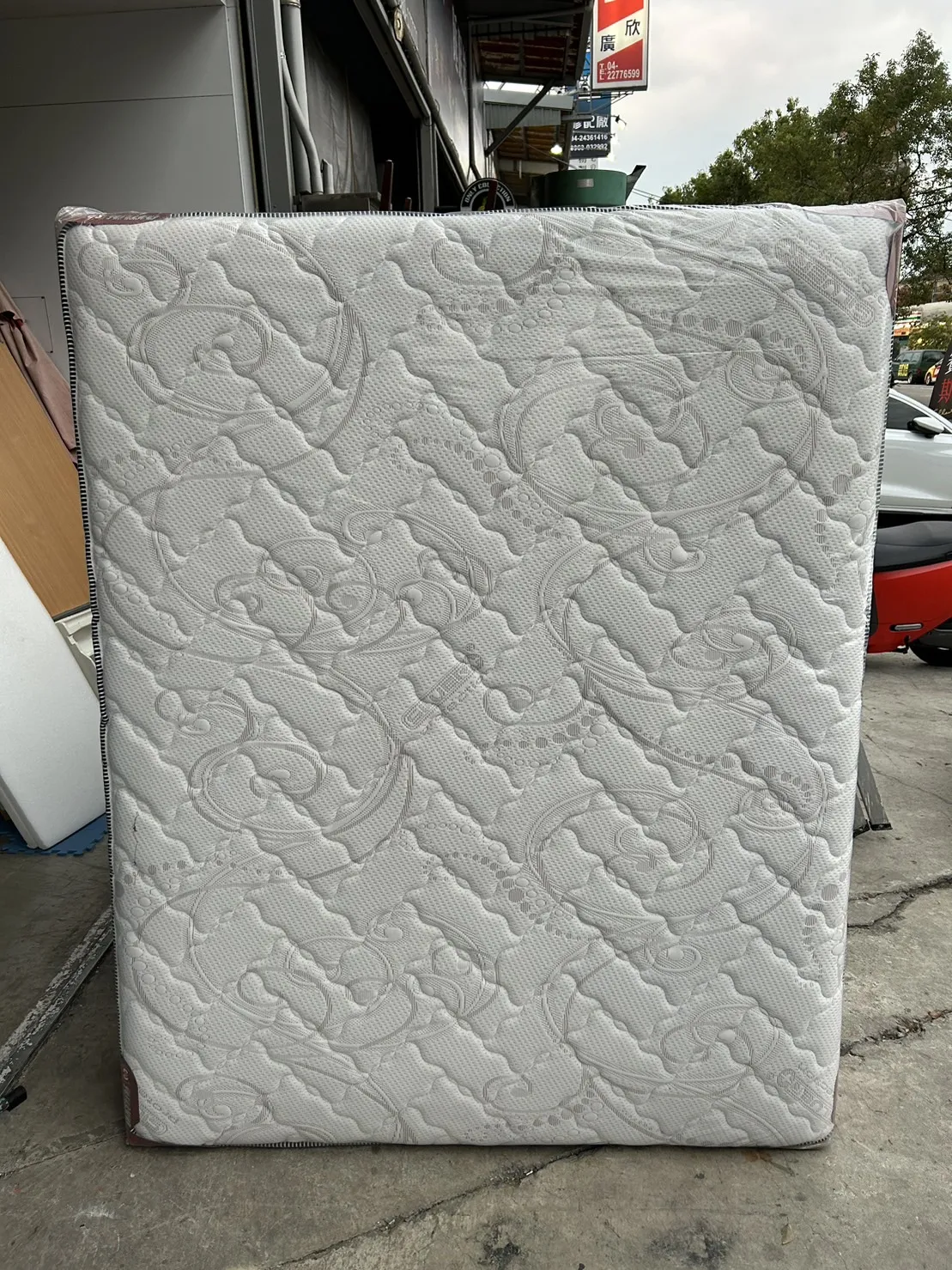 全新五尺竹炭布獨立筒床墊（有加三公分乳膠墊）＄5800