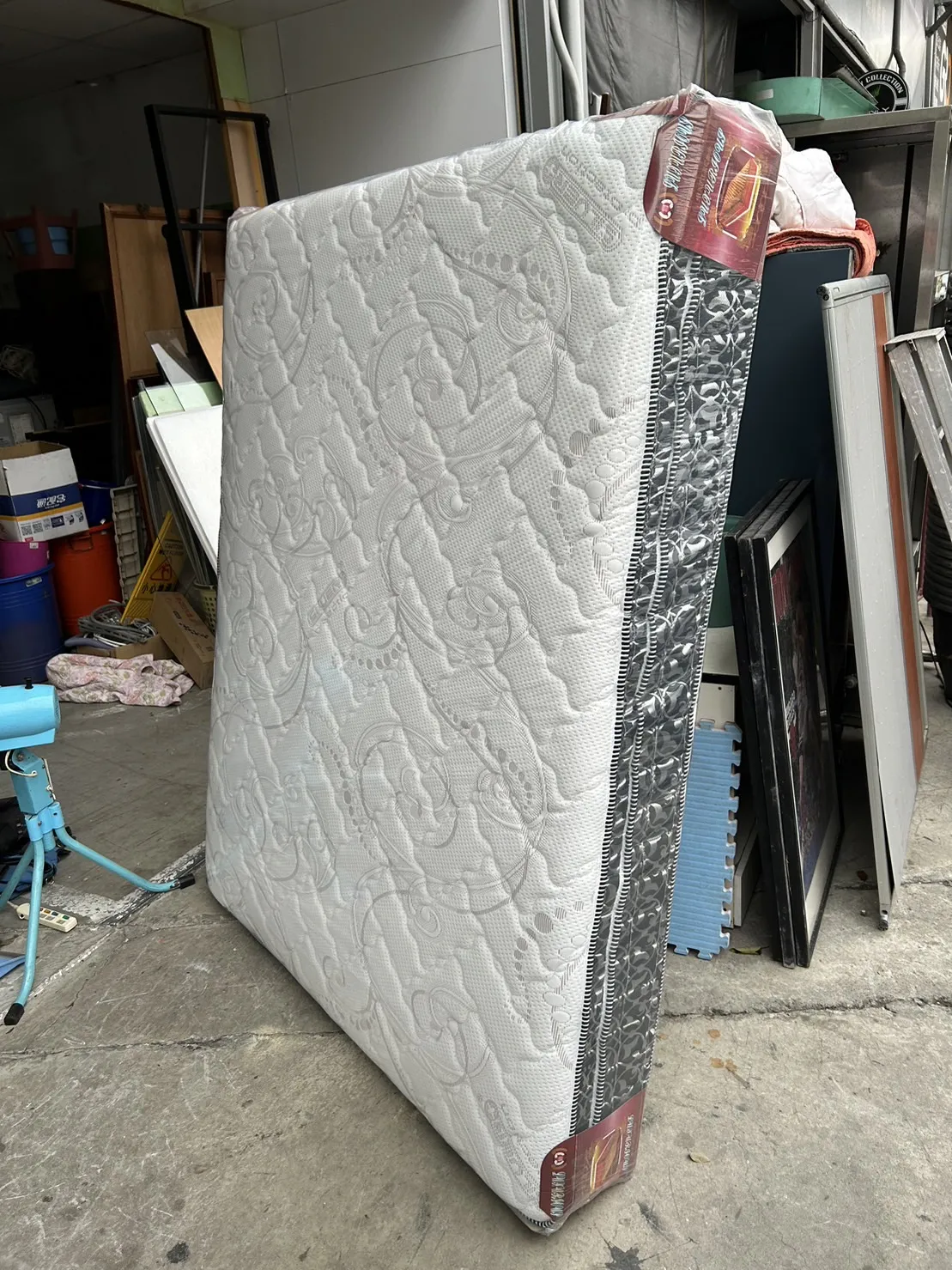 全新五尺竹炭布獨立筒床墊（有加三公分乳膠墊）＄5800