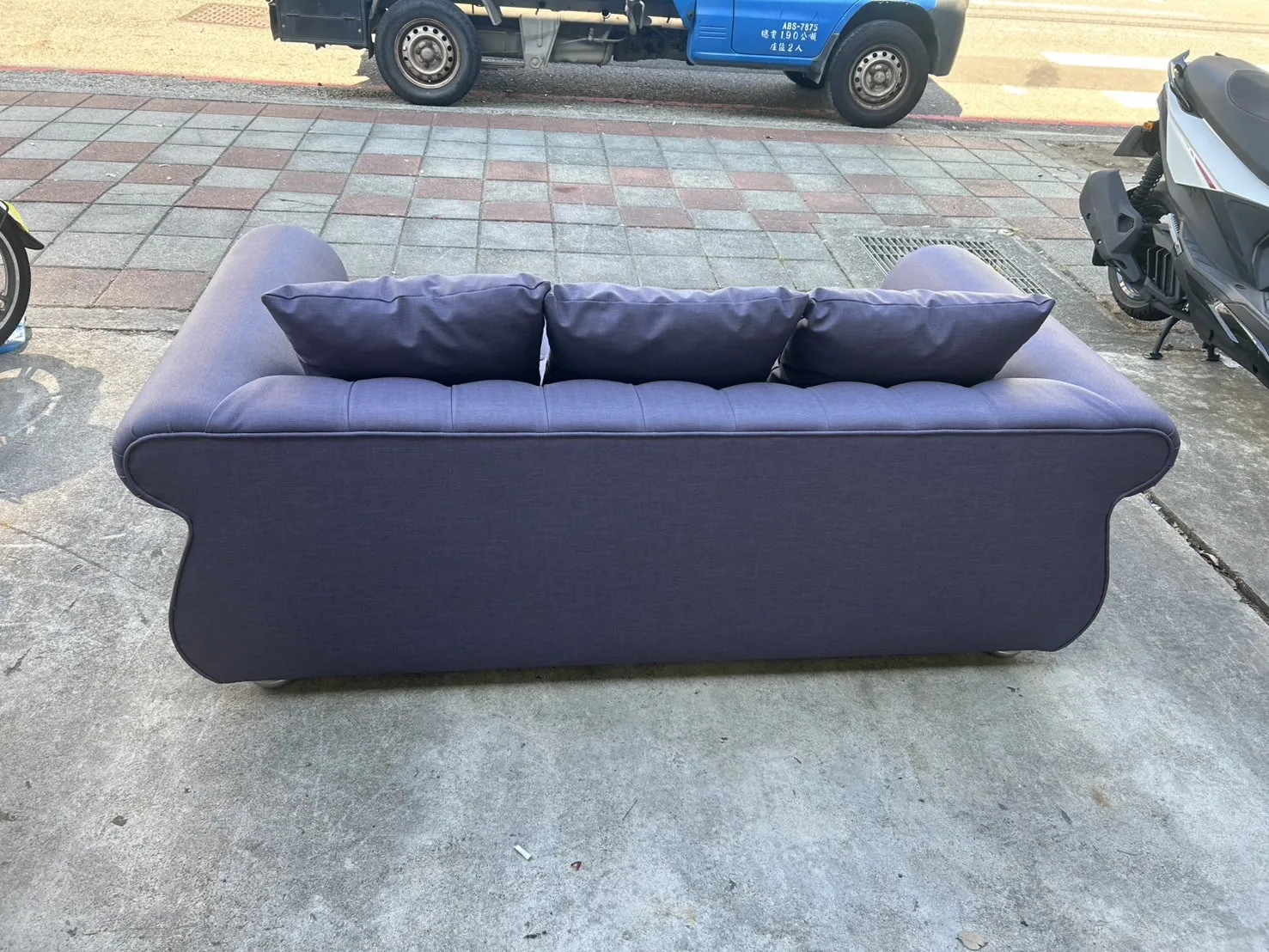 三人貓抓皮沙發＄5800