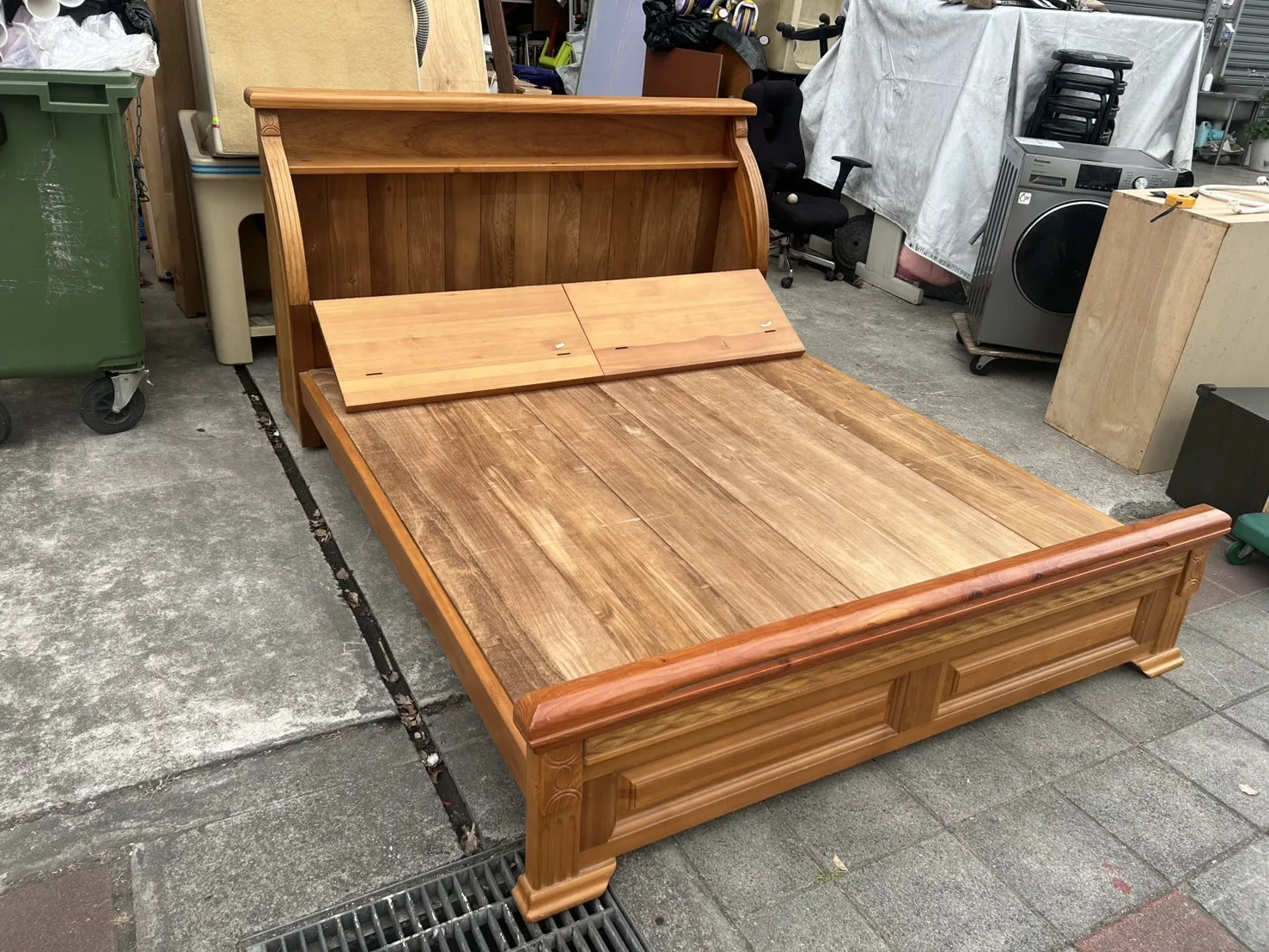 肖楠木六尺床架＄12800