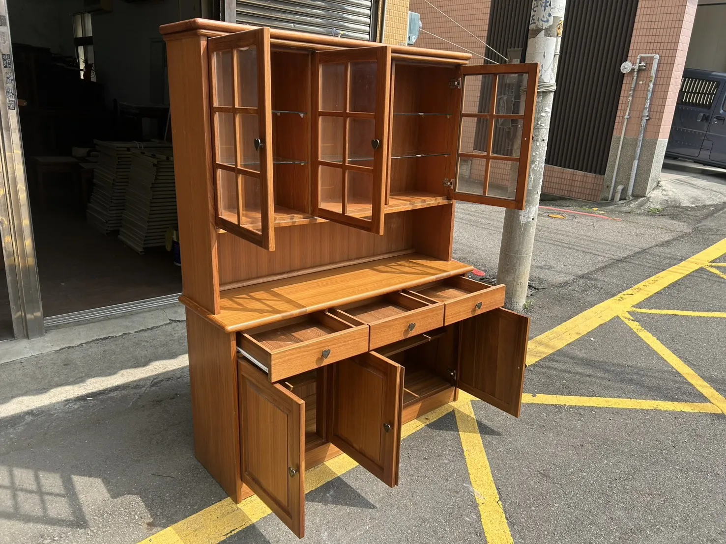 詩肯柚木餐櫃＄13800