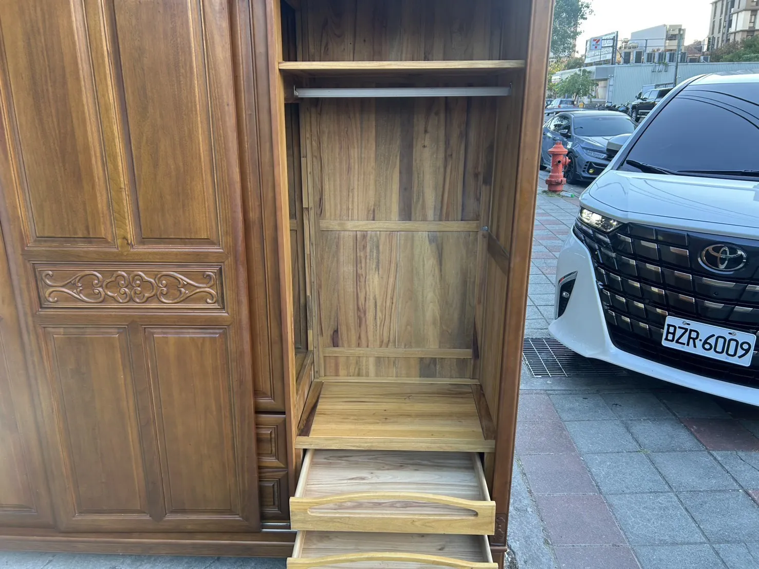 樟木八尺推門衣櫃＄16800