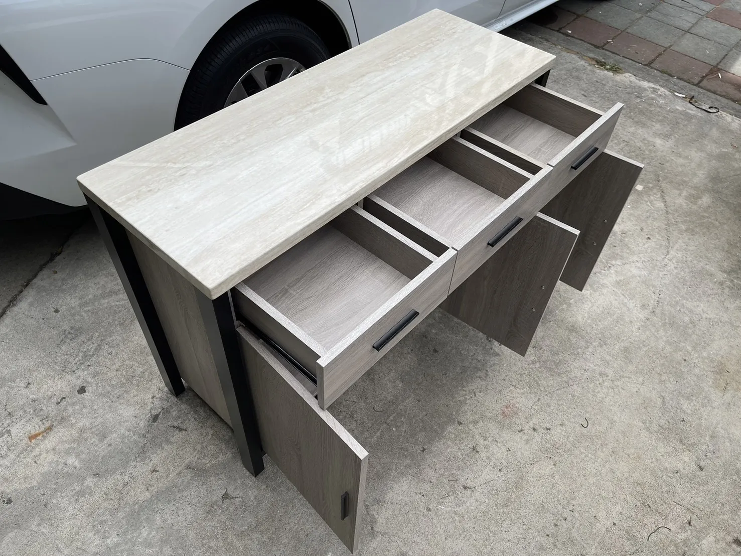 全新四尺電器櫃 / 餐櫃＄5800