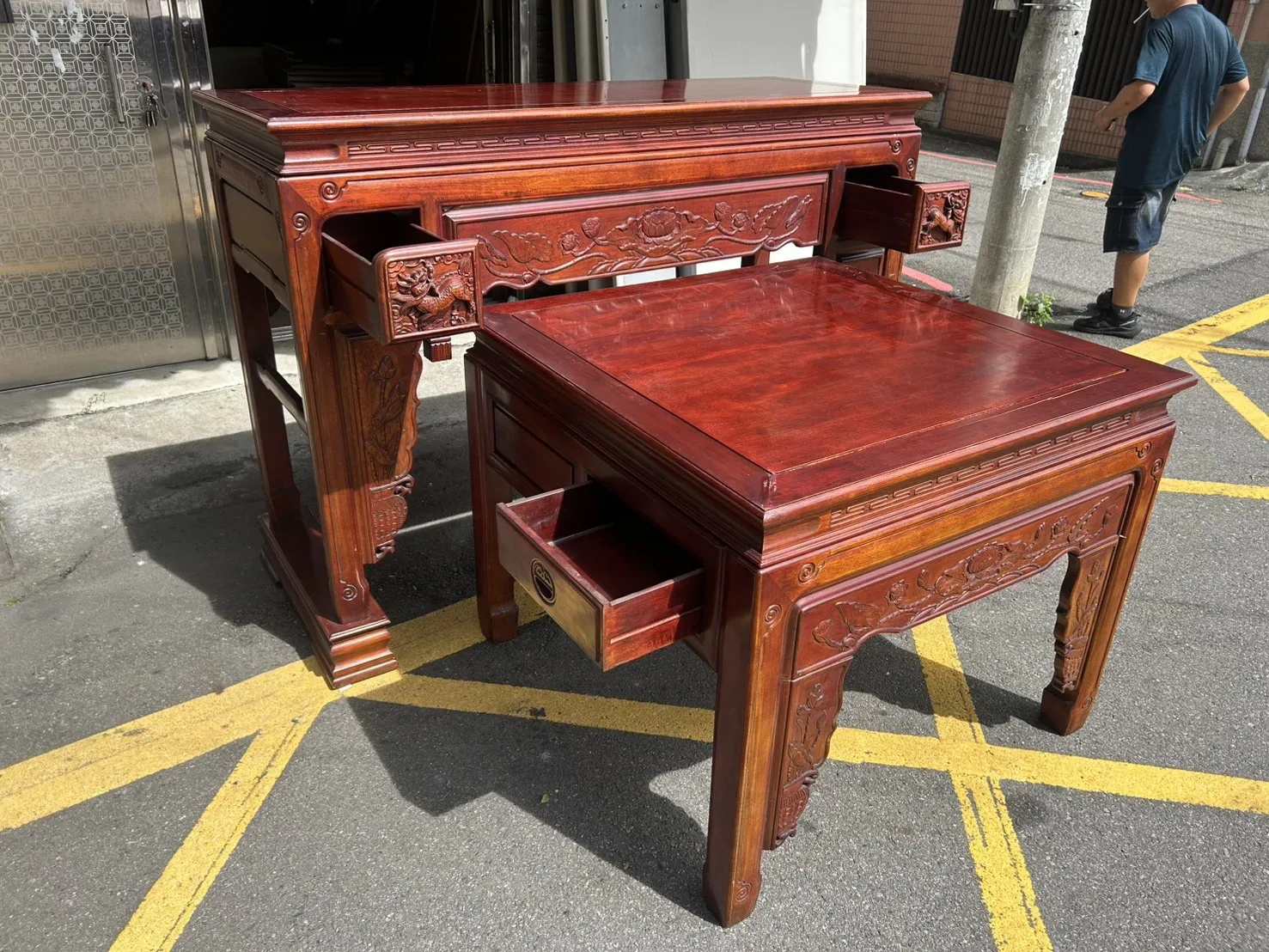 花梨木神桌 附桌面玻璃＄12500