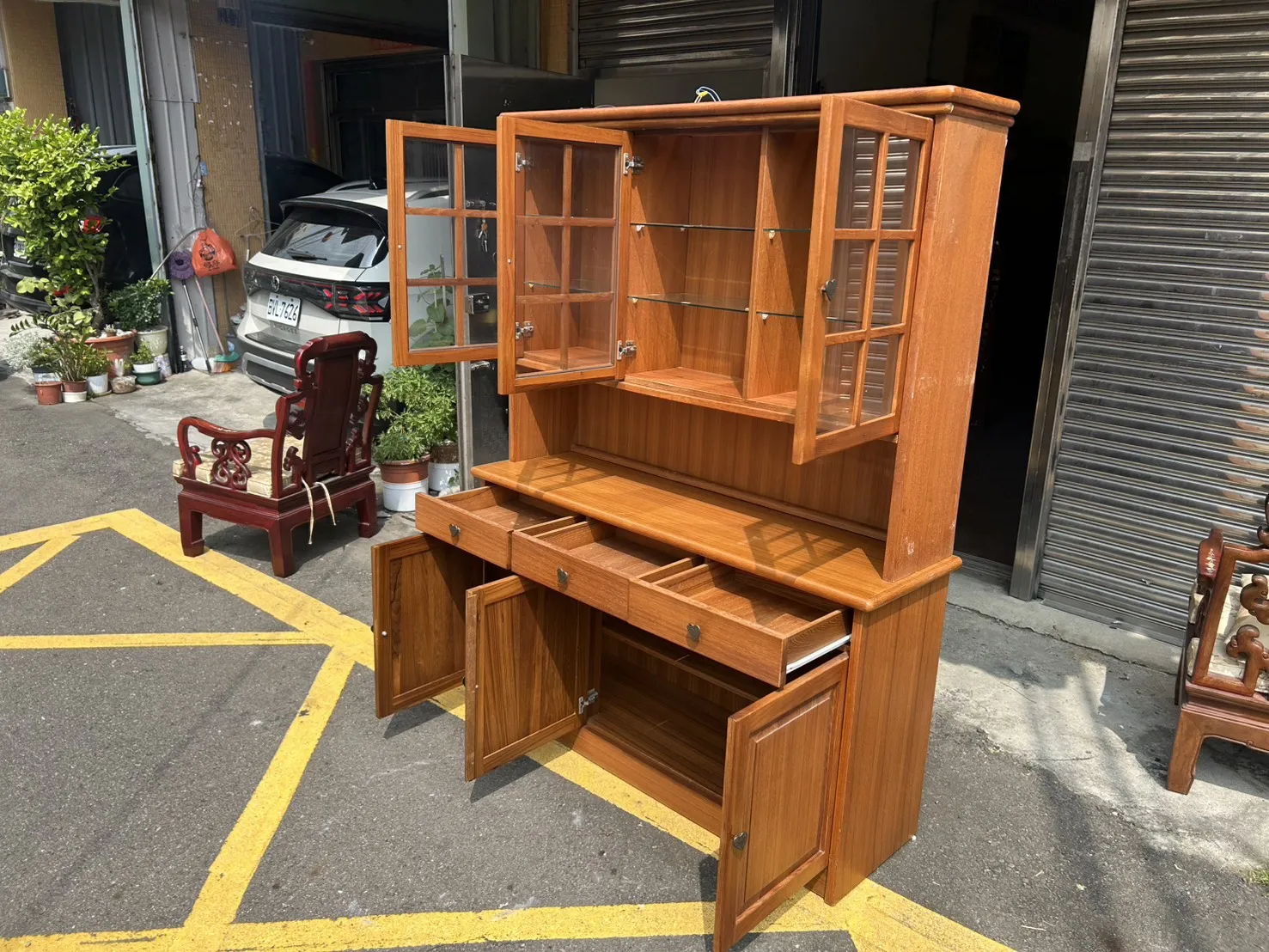 詩肯柚木餐櫃＄13800