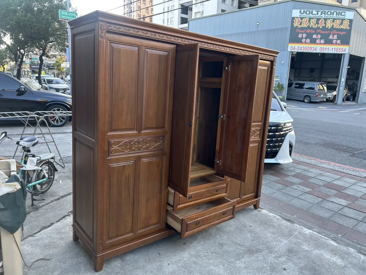 樟木八尺推門衣櫃＄16800