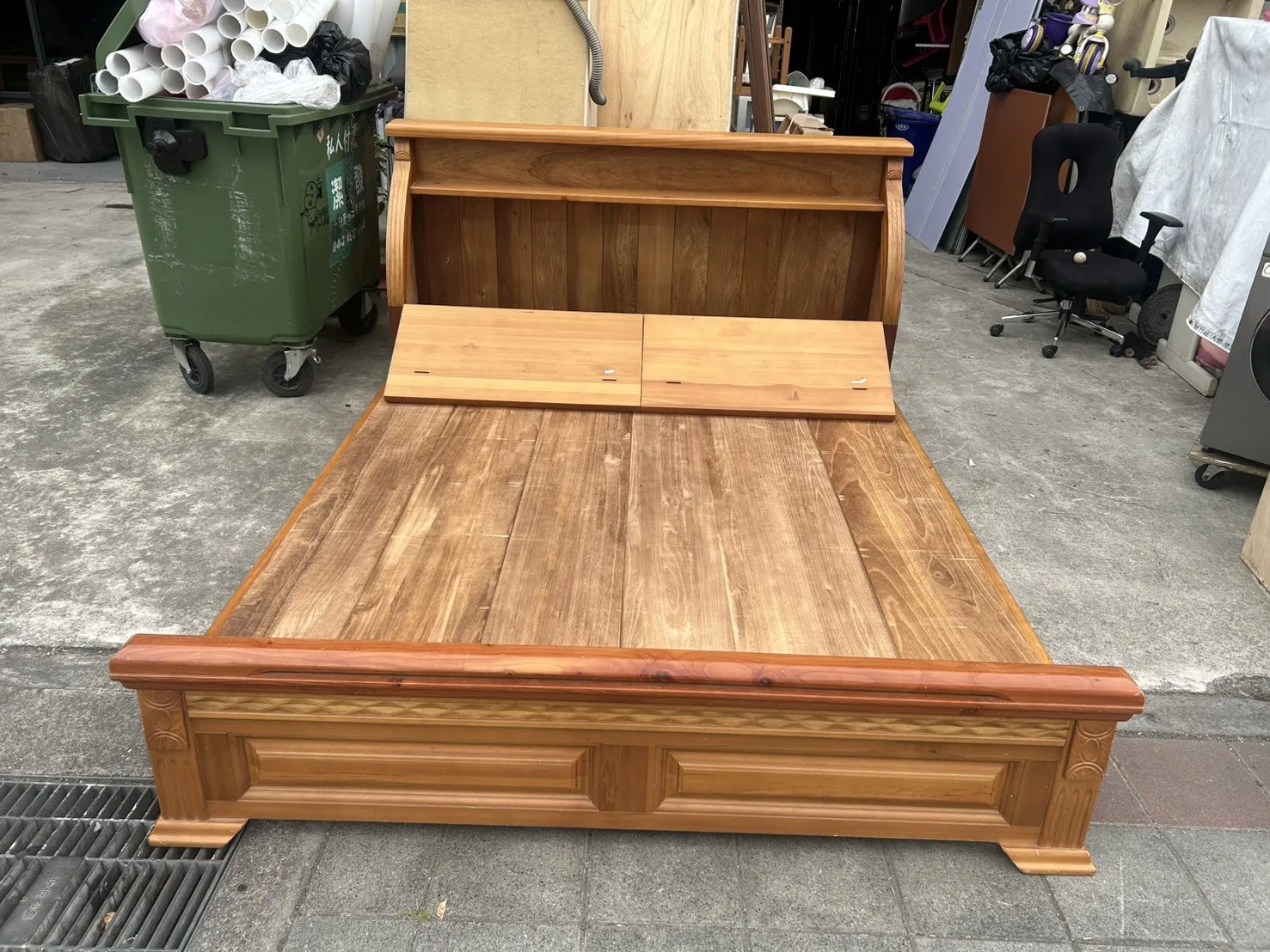 肖楠木六尺床架＄12800