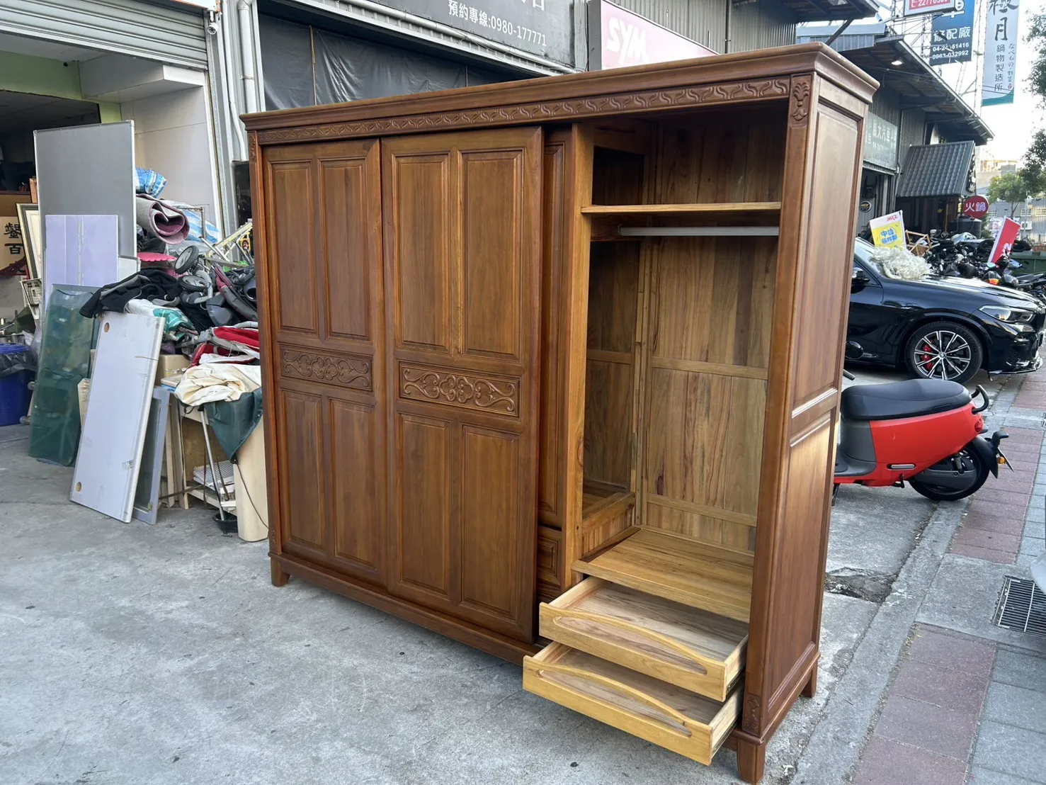 樟木八尺推門衣櫃＄16800